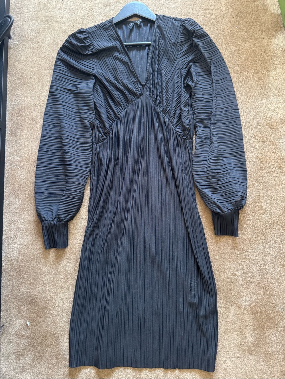 Vero Moda Black Pleated V-Neck Long Sleeve Midi Dress